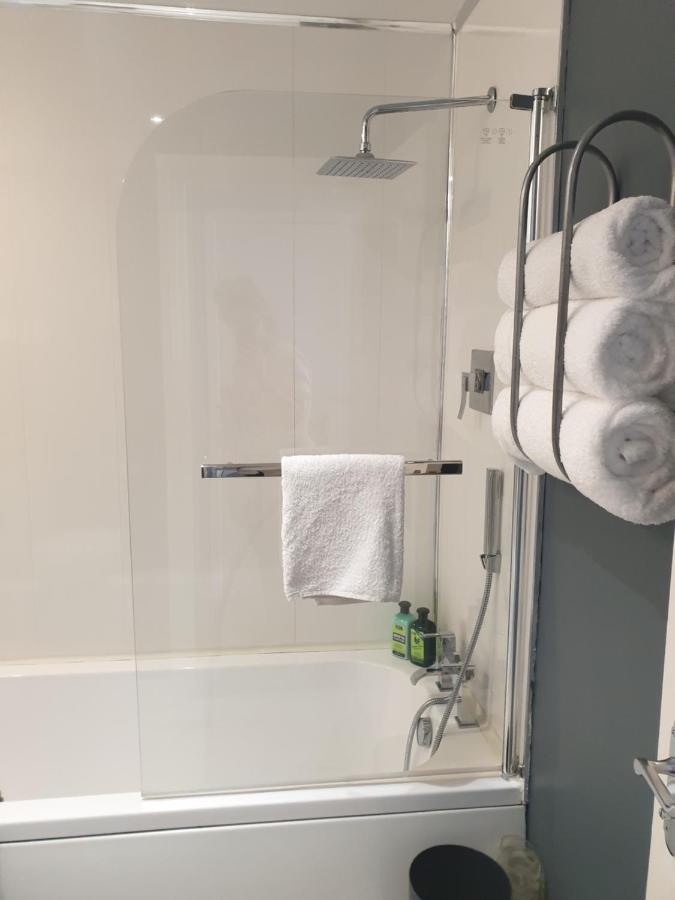 Boutique Coastal Appt Nr Edinburgh Apartment Saint Davids  Room photo
